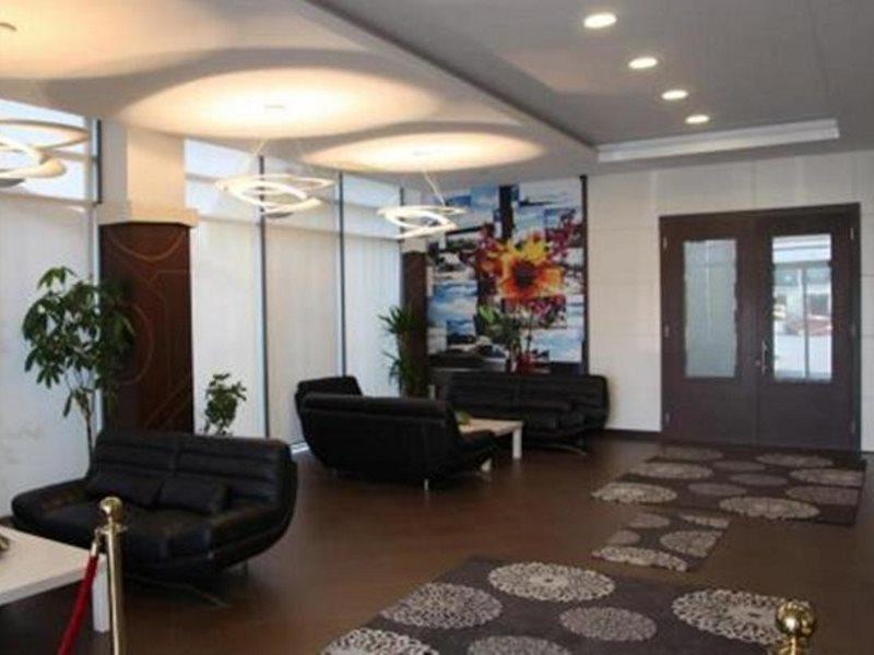 Amazona Hotel Pristina Exteriör bild
