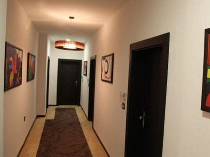 Amazona Hotel Pristina Exteriör bild
