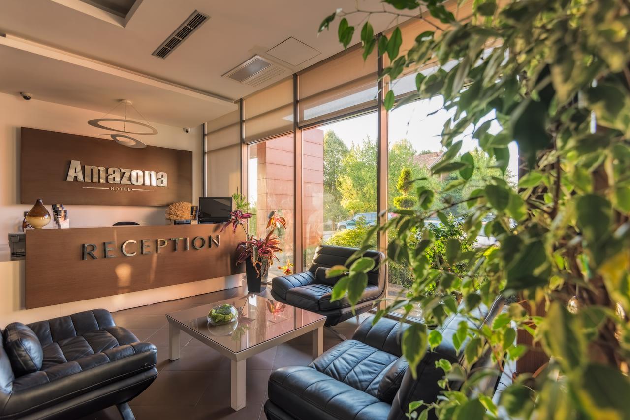 Amazona Hotel Pristina Exteriör bild